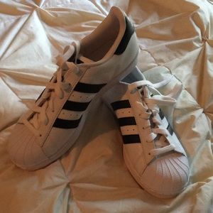 Adidas size 7.5 brand new sneaker.